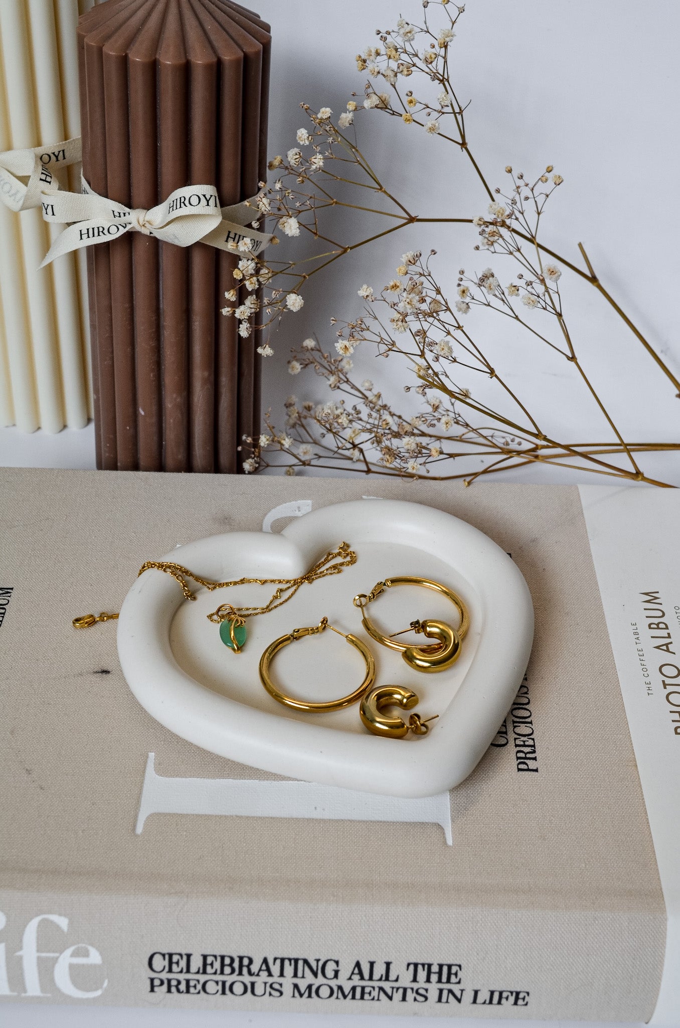 Heart shaped cute off-white jewellery stone trays